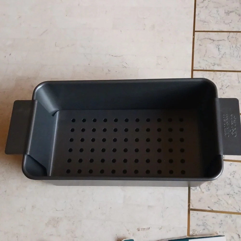 Loaf pan/meatloaf pan with pull out tray, non-stick,Chicago metallic, New - Picture 5 of 9